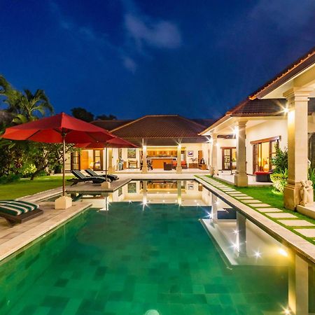 Villa Bugis Drupadi Seminyak الغرفة الصورة