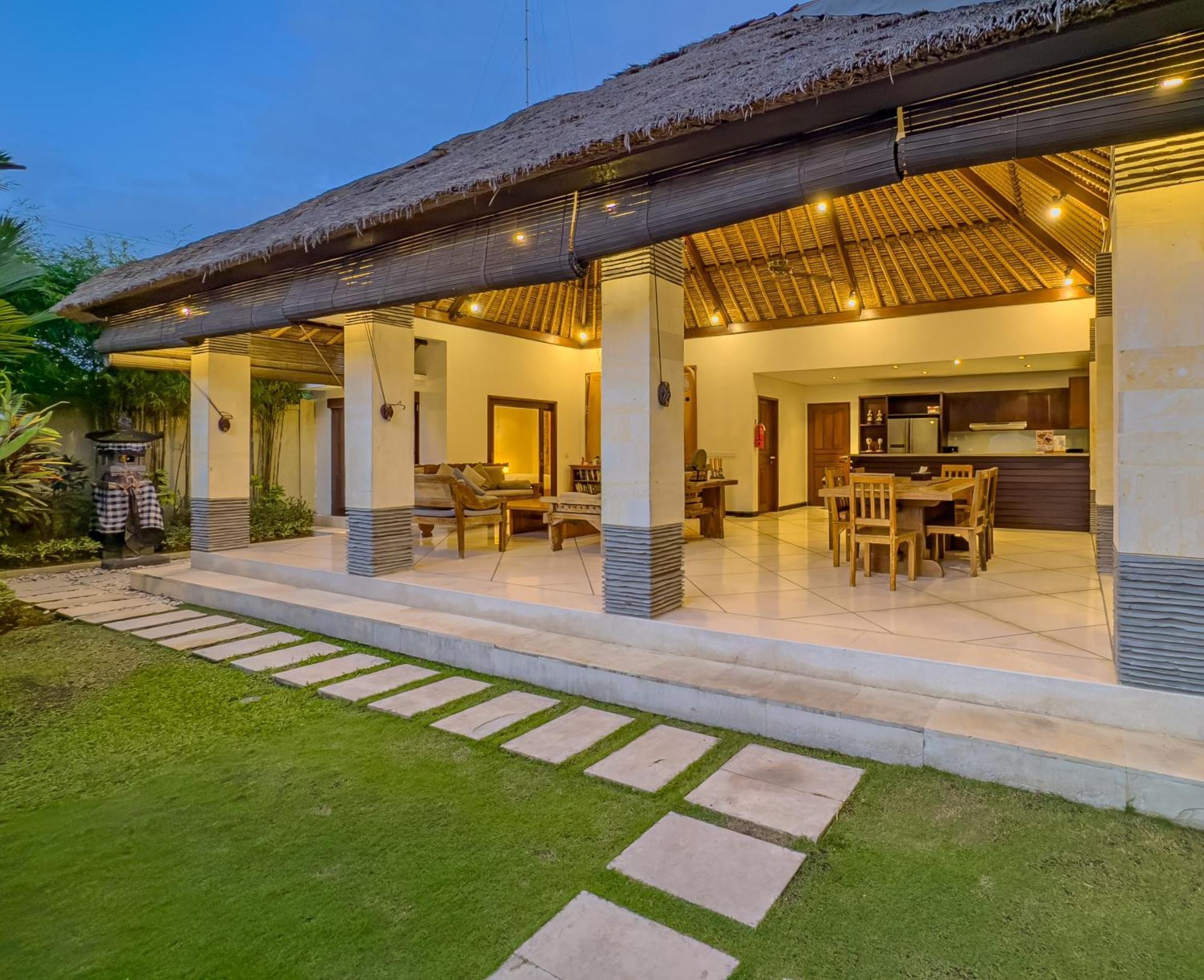 Villa Bugis Drupadi Seminyak الغرفة الصورة